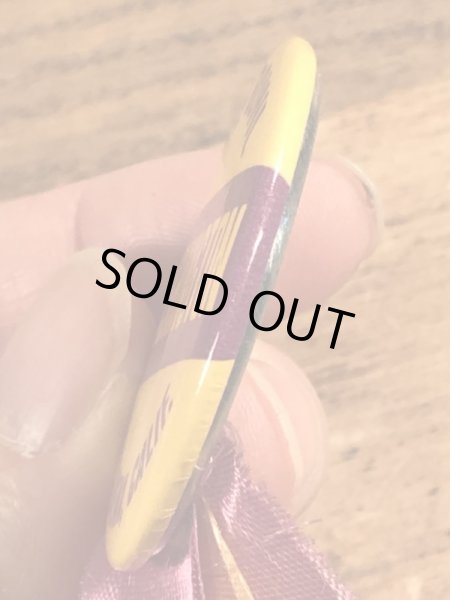 50’s頃のラビットフットのヴィンテージの缶バッチ付きのキーホルダー