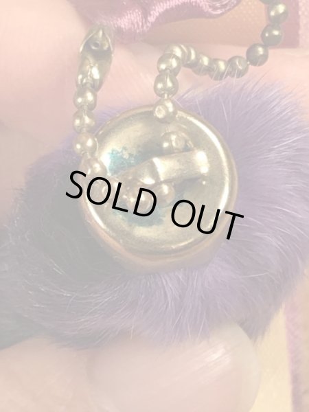 50年代頃のラビットラッキーチャームのビンテージの缶バッジ付きのキーチェーン