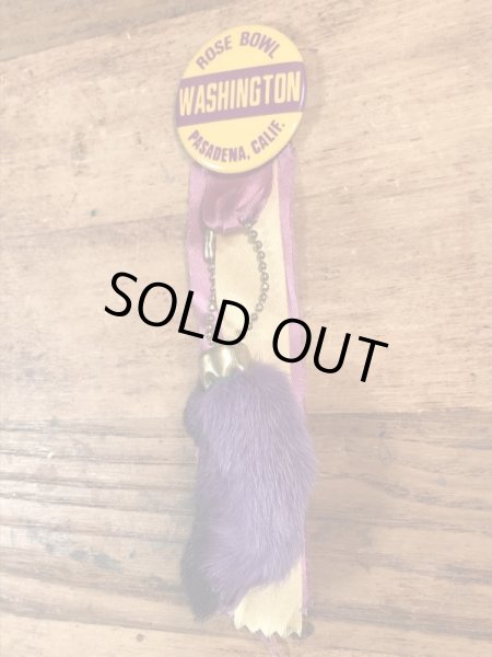 50年代頃のラビットラッキーチャームのビンテージの缶バッジ付きのキーチェーン