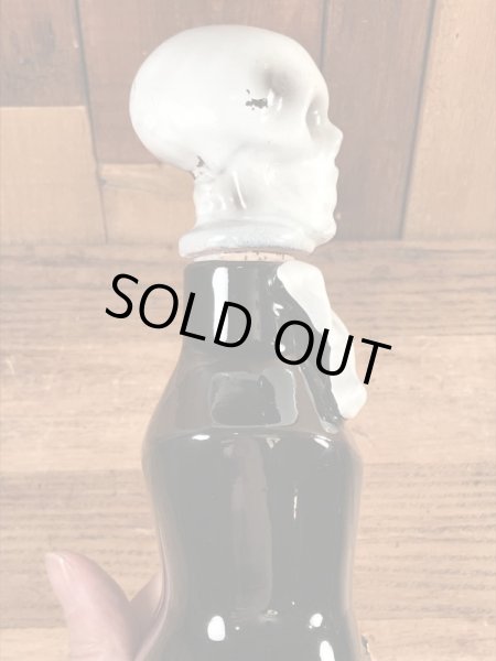 50年代頃の陶器製のスカルのビンテージのデカンタボトル