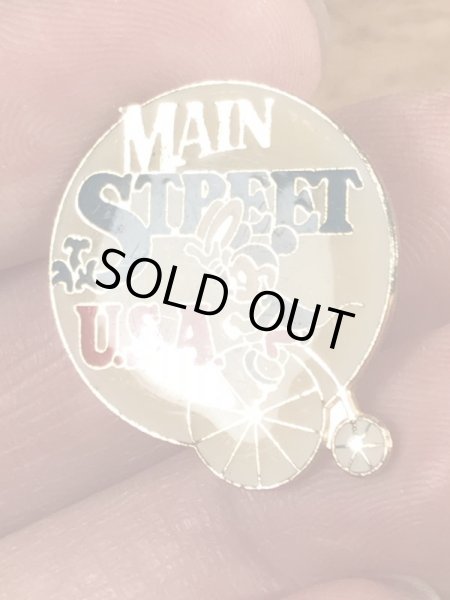 80年代頃のミッキーマウスのディズニーランドのビンテージのピンバッジ