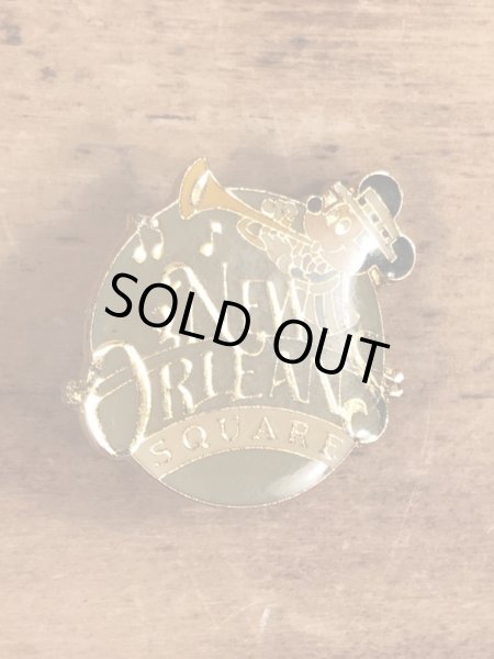 80年代頃のミッキーマウスのニューオリンズスクエアのビンテージのピンバッジ