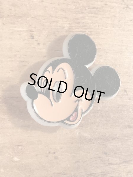 70〜80年代頃のディズニーのミッキーマウスのビンテージのプラスチックバッジ