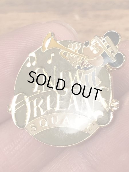 80年代頃のミッキーマウスのニューオリンズスクエアのビンテージのピンバッジ