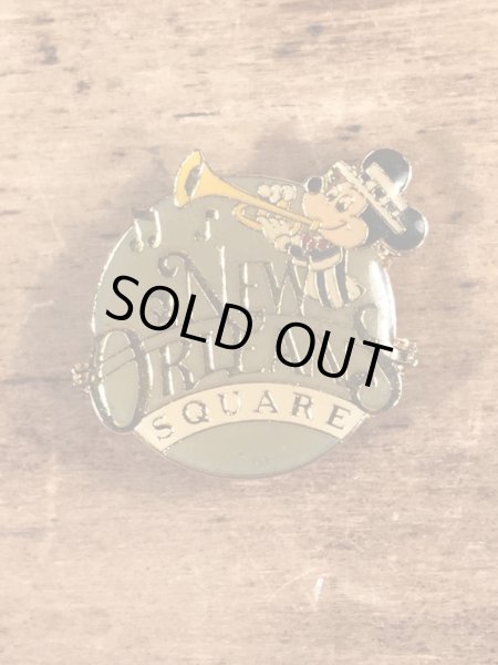 80年代頃のミッキーマウスのニューオリンズスクエアのビンテージのピンバッジ