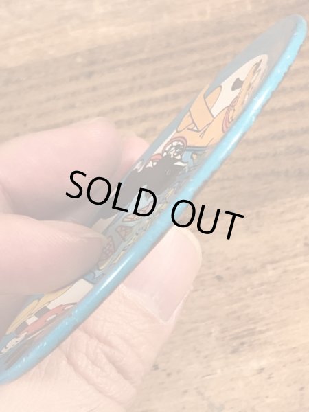 60〜70年代頃のディズニーキャラクターのアイスクリームショップが描かれたビンテージのメタルディッシュ