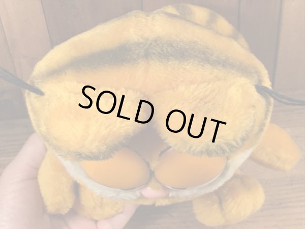 80年代頃のお座りしているガーフィールドのビンテージのぬいぐるみ