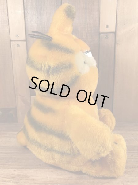 80年代頃のお座りしているガーフィールドのビンテージのぬいぐるみ