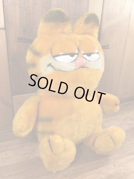 80年代頃のお座りしているガーフィールドのビンテージのぬいぐるみ