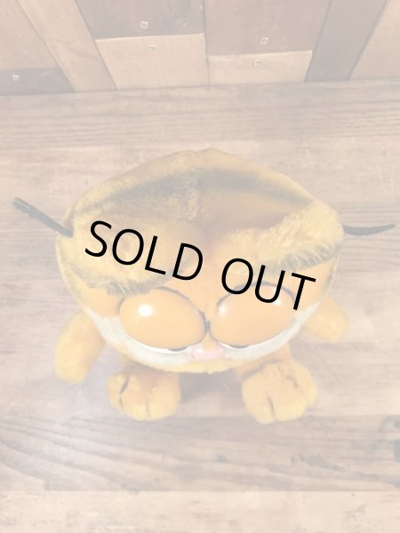 80年代頃のお座りしているガーフィールドのビンテージのぬいぐるみ