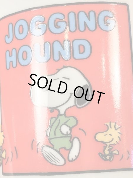 70’sのジョギングをしているスヌーピーのヴィンテージのセラミックマグ