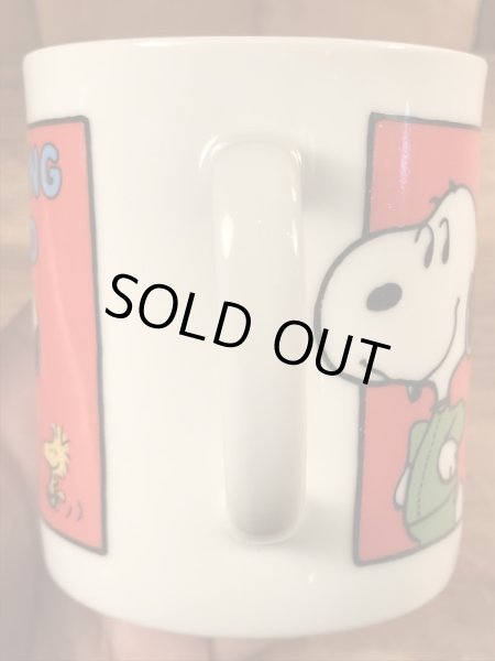 70’sのジョギングをしているスヌーピーのヴィンテージのセラミックマグ