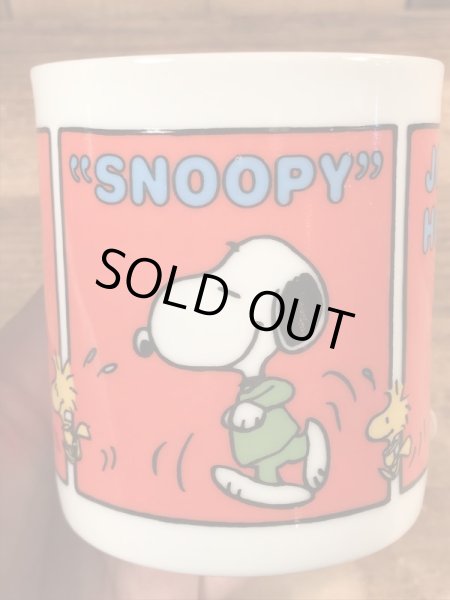 70’sのジョギングをしているスヌーピーのヴィンテージのセラミックマグ