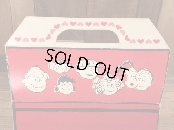 70年代頃のスヌーピーのビンテージのバレンタインボックス