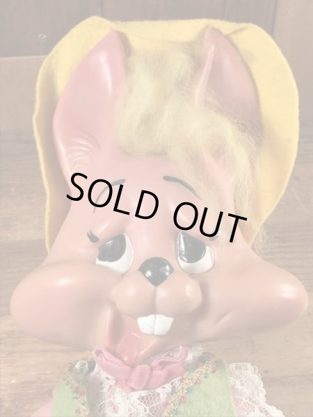 70年代頃のロイデス社製のウサギのビンテージのコインバンクドール