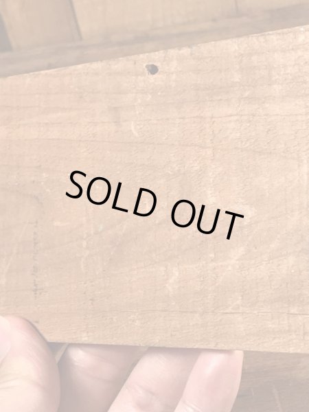 60’sのメッセージが描かれたヴィンテージのサインボード