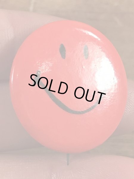 70年代頃のスマイルフェイスのビンテージの缶バッジ