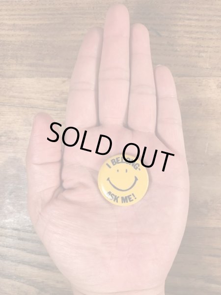 70年代頃のスマイルフェイスのビンテージの缶バッジ