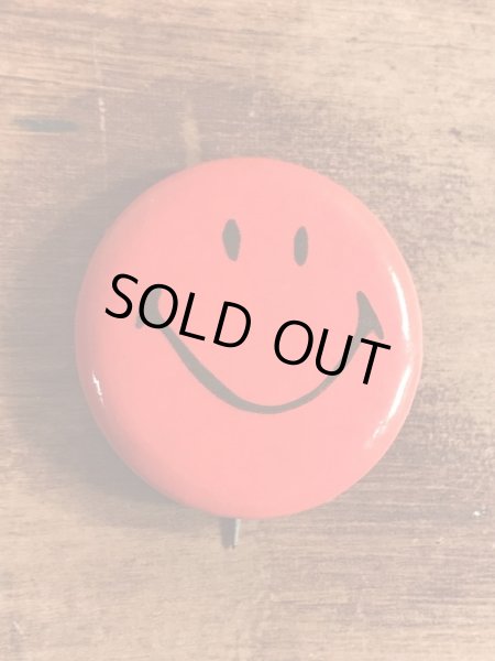 70年代頃のスマイルフェイスのビンテージの缶バッジ