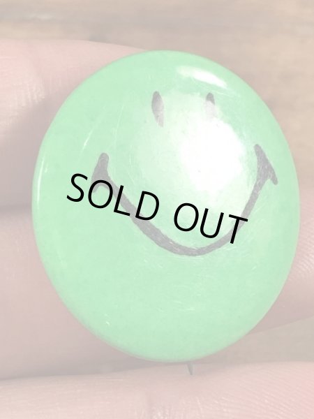 70年代頃のスマイルフェイスのビンテージの缶バッジ