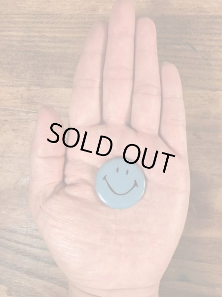 70年代頃のスマイルフェイスのビンテージの缶バッチ