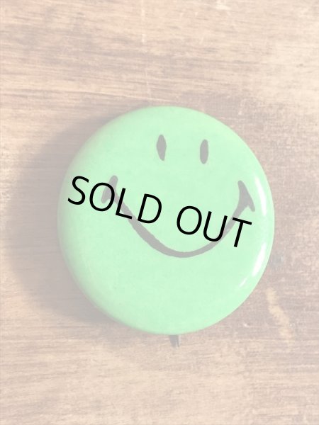 70年代頃のスマイルフェイスのビンテージの缶バッジ