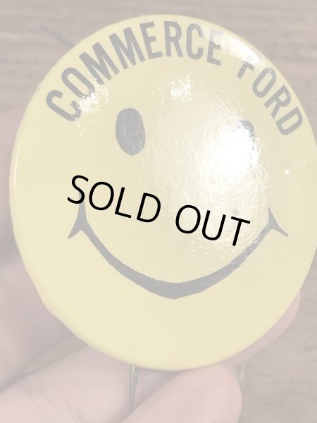 70年代頃のスマイルフェイスのビンテージの缶バッジ