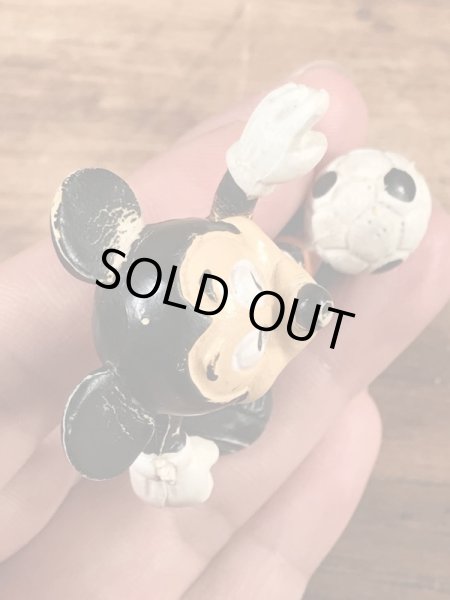 80年代頃のサッカーをしているミッキーマウスのビンテージのPVCフィギュア