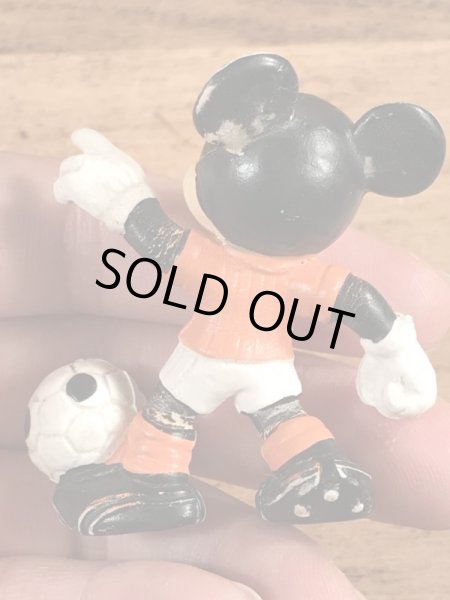 80年代頃のサッカーをしているミッキーマウスのビンテージのPVCフィギュア