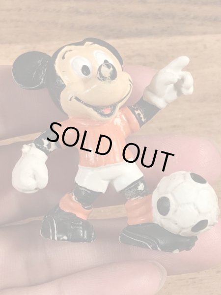 80年代頃のサッカーをしているミッキーマウスのビンテージのPVCフィギュア