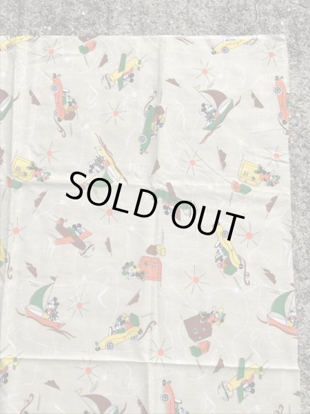 60~70年代頃の乗り物に乗ったミッキーマウスのビンテージの端切れ布