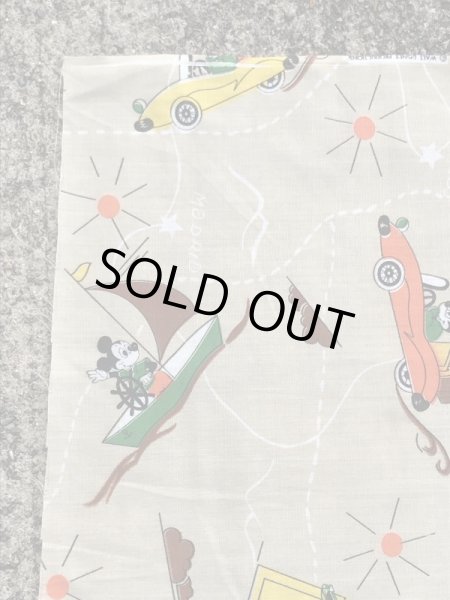 60~70年代頃の乗り物に乗ったミッキーマウスのビンテージの端切れ布