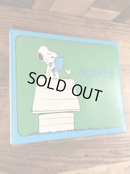 70年代のスヌーピーのビンテージのノートブック