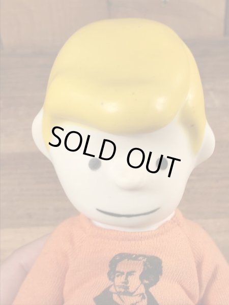 60年代のスヌーピーのシュローダーのビンテージのフィギュア