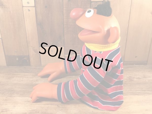 セサミストリートのアーニーのヴィンテージトイ