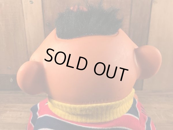 70年代のセサミストリートのアーニーのビンテージのハンドパペットドール