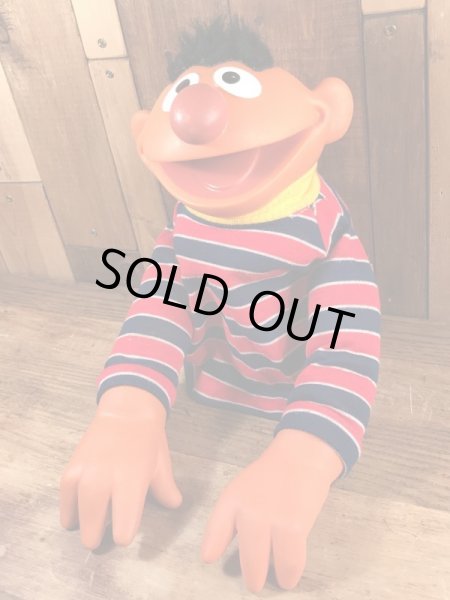 セサミストリートのアーニーのヴィンテージトイ