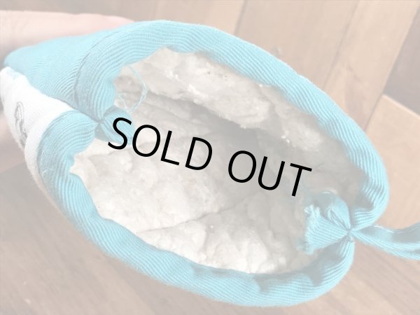 80年代のカリフォルニアレーズンのビンテージのミトン