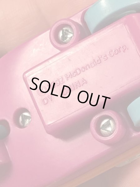 90年代のマクドナルドのハンバーグラーのビンテージのハッピーミールトイ