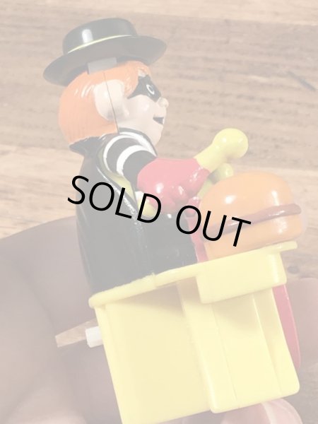 90年代のマクドナルドのハンバーグラーのヴィンテージのハッピーミールトイ