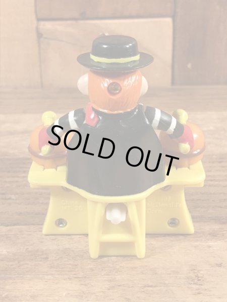 90年代のマクドナルドのハンバーグラーのヴィンテージのハッピーミールトイ