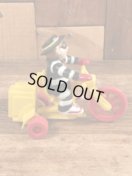 90年代のマクドナルドのハンバーグラーのビンテージのハッピーミールトイ