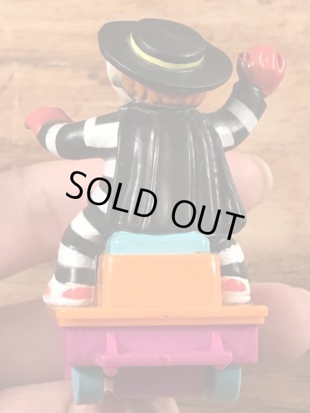 90年代のマクドナルドのハンバーグラーのビンテージのハッピーミールトイ