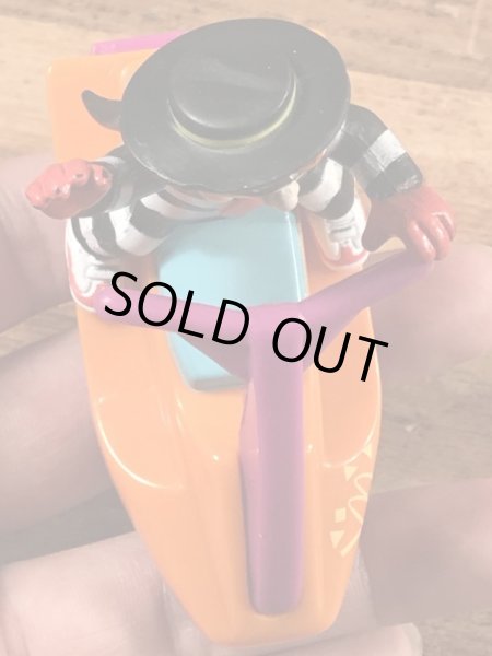 90年代のマクドナルドのハンバーグラーのビンテージのハッピーミールトイ