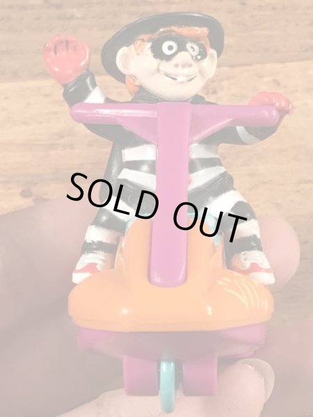 90年代のマクドナルドのハンバーグラーのビンテージのハッピーミールトイ