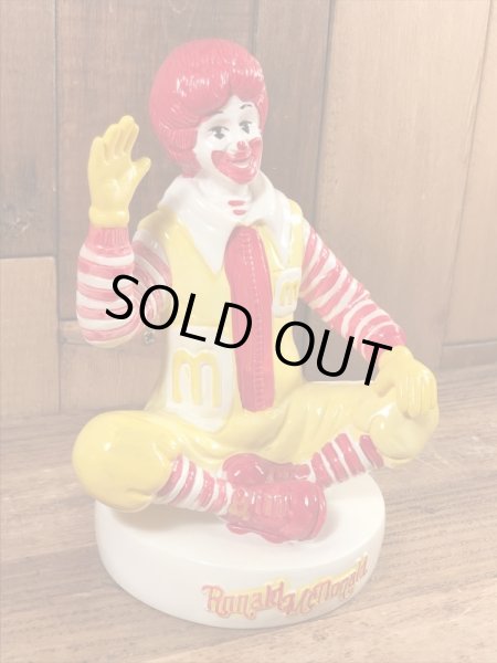 80年代のマクドナルドのロナルドのビンテージのコインバンク