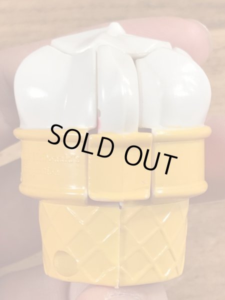 80年代のマクドナルドのニューフードチェンジャブルズのヴィンテージのハッピーミールトイ