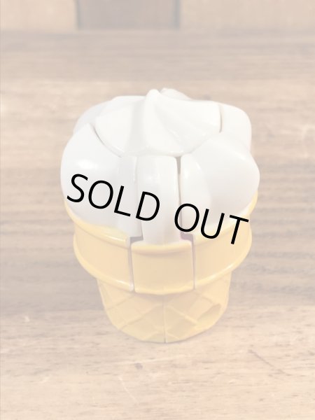 80年代のマクドナルドのニューフードチェンジャブルズのヴィンテージのハッピーミールトイ