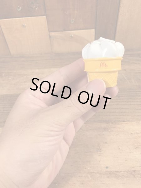 80年代のマクドナルドのニューフードチェンジャブルズのヴィンテージのハッピーミールトイ