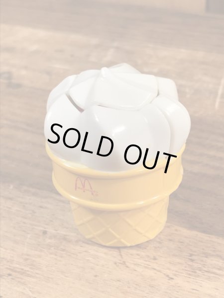 80年代のマクドナルドのニューフードチェンジャブルズのヴィンテージのハッピーミールトイ